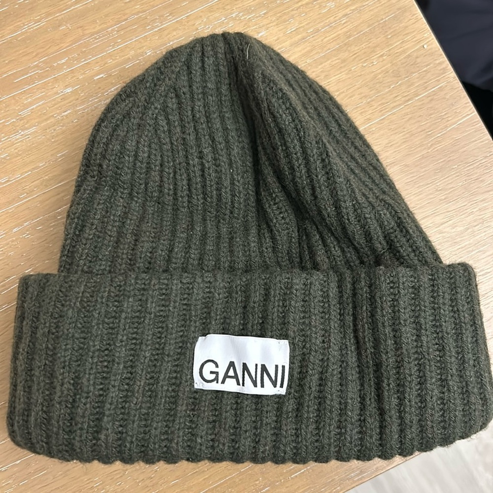 GANNI OVERSIZED WOOL RIB KNIT BEANIE